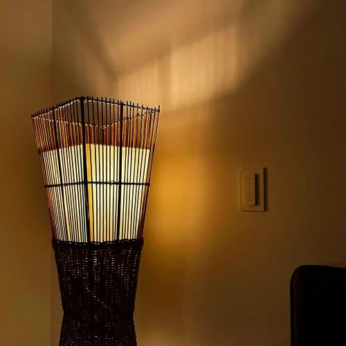 Zoom sur Lampadaire bambou M2OUTLET SKOV 36282, design naturel