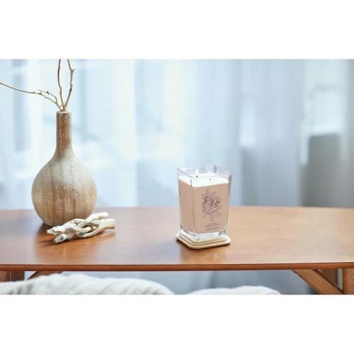 Zoom sur Bougie Carrée Yankee Candle Santalwood, Rose, Well Living