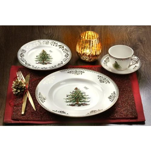 Zoom sur Assiettes plates porcelaine motif sapin Noël, lot 4