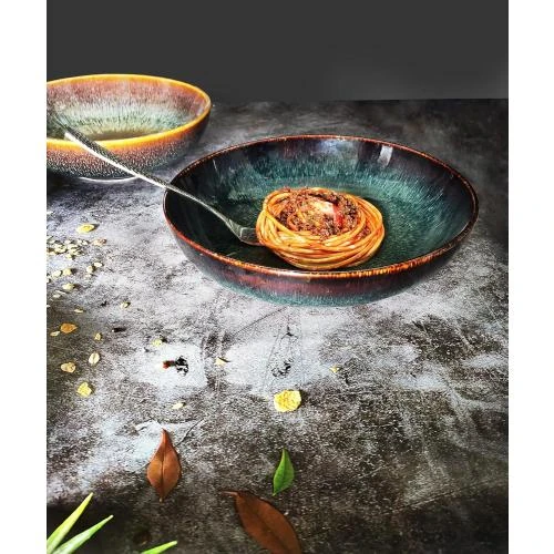 Zoom sur Assiettes profondes noires, vaisselle micro-ondes, lion relief