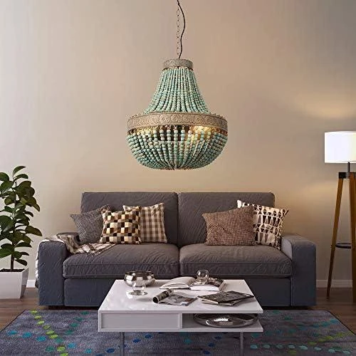 Détail de Lustre Vintage en Bois avec Perles et Trois Lumières