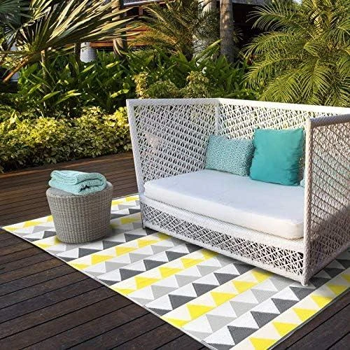 Zoom sur Tapis extérieur Sari Triangles Gris, Jaune, Résistant intempéries