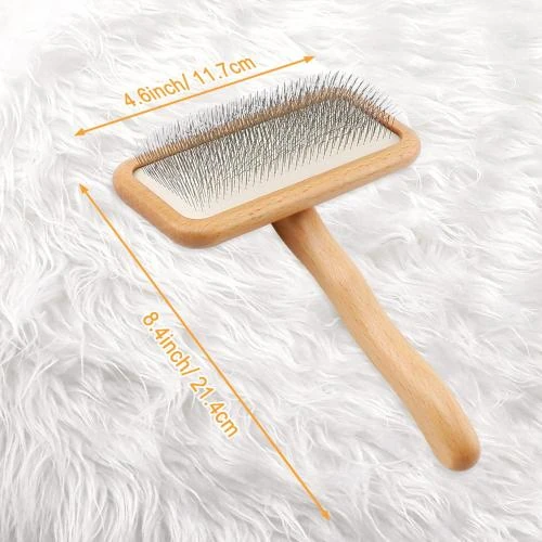 Détail de Rateau moquette laine mouton, cardage tapis bois naturel