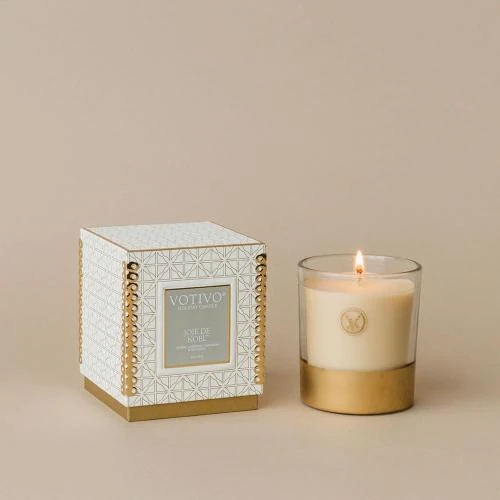 Détail de Bougie festive Votivo Joie de Noël, parfum envoûtant