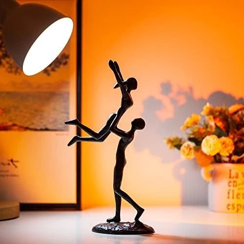 Détail de Figurine de Couple Vintage en Métal pour Décoration Intérieure