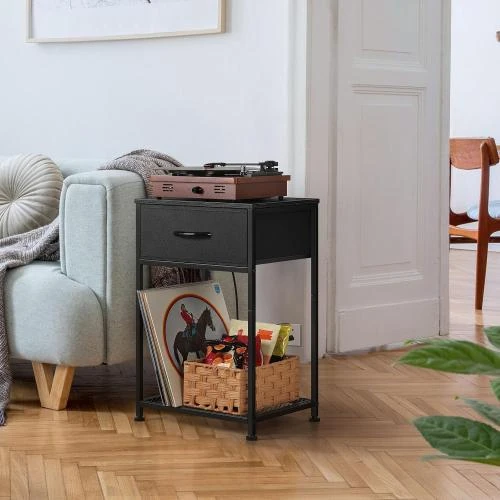 Zoom sur Table de nuit noire smusei, station de charge USB, tiroir