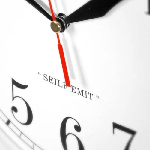 Détail de Horloge inversée Quickdraw Stationery UK, design moderne