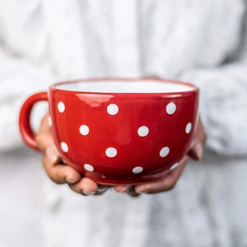 Tasse en céramique rouge à pois blancs, faite main - Vue principale