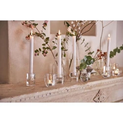 Bougies Crown Bolsius, Blanches, Lot de 8 en situation