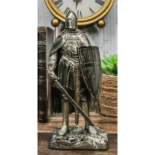 Détail de Statue Chevalier Épée Bouclier Ebros Gift, Sculpture Médiévale