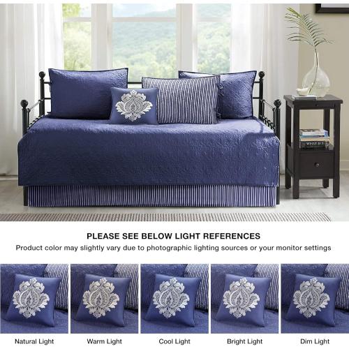 Présentation de Ensemble de lit 6 pièces Madison Park, bleu marine en situation