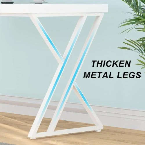 Zoom sur Bureau moderne blanc, bois métal, table jeu étudiant, rangement