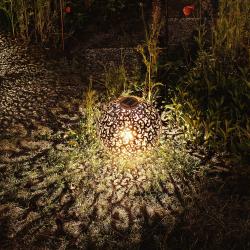 Lanterne Solaire LED Jardin, Lumière Extérieure Automatique en situation
