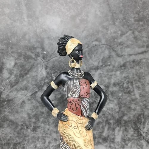 Zoom sur Sculpture Moderne Femme Africaine, Lifestyle 