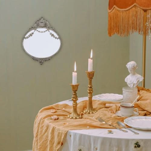 Zoom sur Miroir mural rond métal, décoration intérieure élégante