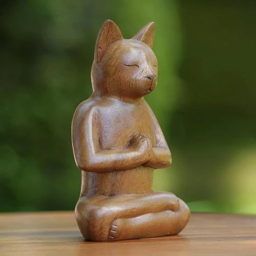 Zoom sur Sculpture Suar Chat Marron Méditation, Art Animalier