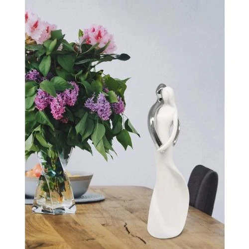 Détail de Sculpture Couple Amoureux, Céramique Blanc Argent, Décoration Moderne
