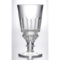 Verre Absinthe La Rochere, Design Élégant, Artisanat Français en situation