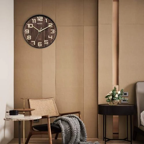 Détail de Horloge murale ronde bois silencieuse, grands chiffres, rétro