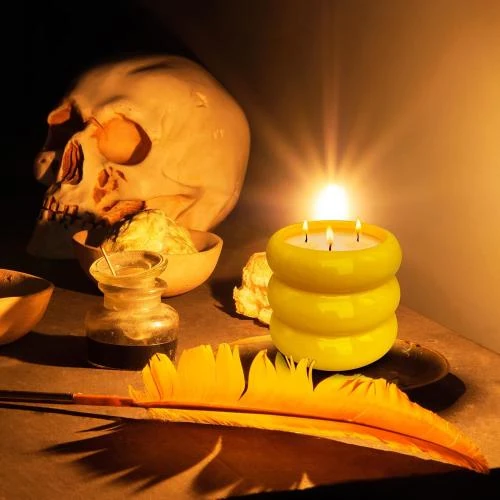 Détail de Bougie extérieure 3 mèches citronnelle, céramique jaune