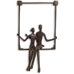 Sculpture murale fer Danya B, couple assis fenêtre