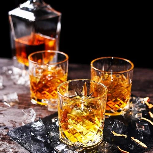 Détail de Verres Whisky Cristal, Coffret Cadeau Élégant, Design Gravé