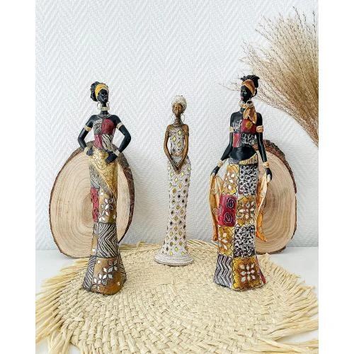 Détail de Sculpture Moderne Femme Africaine, Décoration Colorée