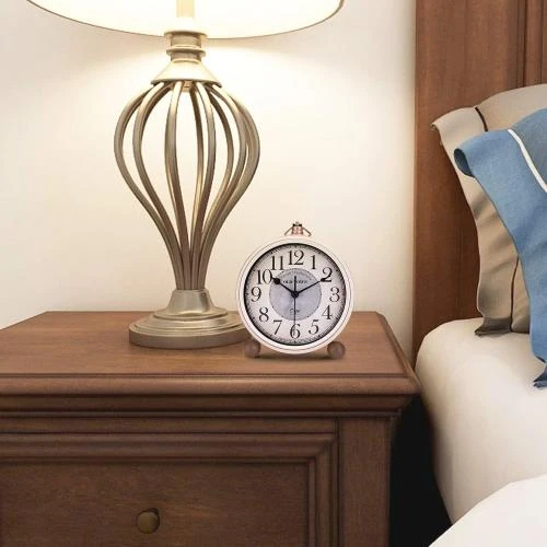 Zoom sur Lafocuse Réveil Vintage Silencieux Métal Beige Élégant