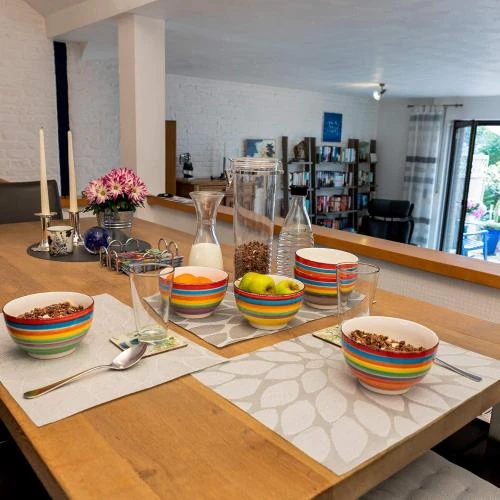 Détail de Service de table complet DRULINE, 4 assiettes colorées