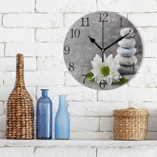 Zoom sur Horloge Murale Ronde Silencieuse, Pierre Zen, Fleur Décor
