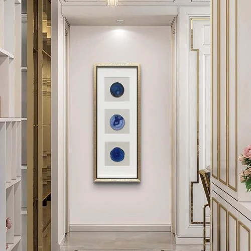 Zoom sur Peinture murale artisanale, bord doré, pierre agate, décor moderne