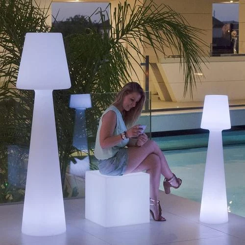 Détail de Lampadaire extérieur blanc, design moderne, New Garden