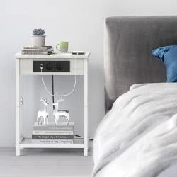 Tables de chevet modernes, station de charge, rangement en situation