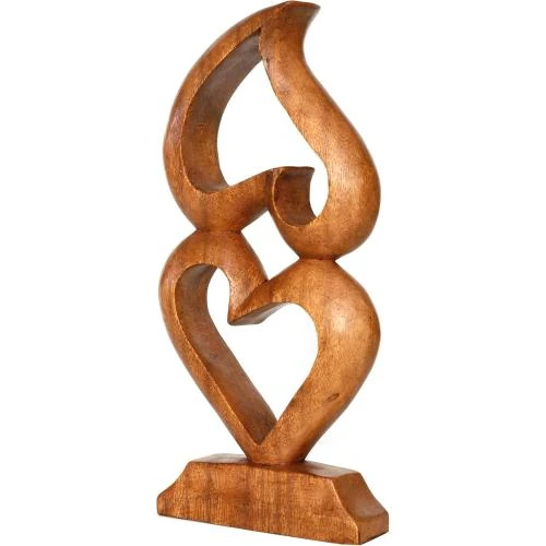 Zoom sur Sculpture bois abstraite fait main, décoration intérieure, cœurs