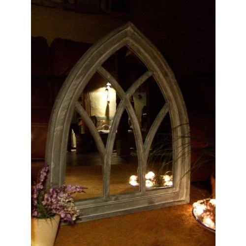 Détail de Miroir mural décoratif vintage, cadre en bois élégant