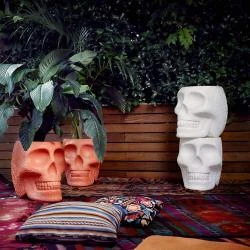 Tabouret, table d'appoint QEEBOO Mexico, plastique noir en situation