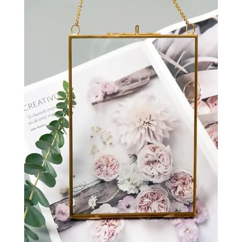 Zoom sur Cadre photo suspendu Pofet, laiton, verre, décor géométrique