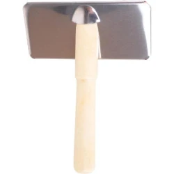 Brosse à tapis en bois Snugrugs, peau de mouton, naturel en situation