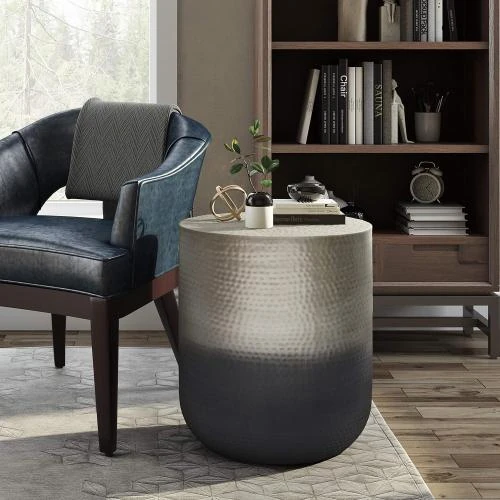 Détail de Table d'appoint métal Simpli Home, ombre argentée