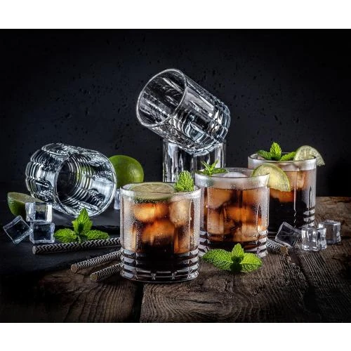 Détail de Verres à boire transparents, lot 6, paroi épaisse, cannelés