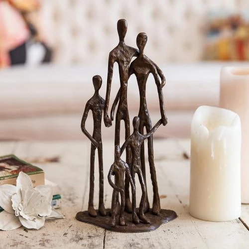 Détail de Danya B, Étagère Sculpture Métal, Famille Cinq Personnes