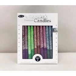 Bougies Chanukah artisanales, cire multicolore, rustiques en situation