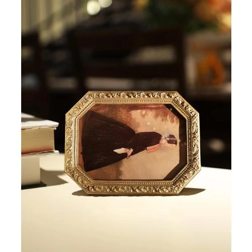 Zoom sur Cadre photo vintage octogonal doré Yulink, décoration rétro