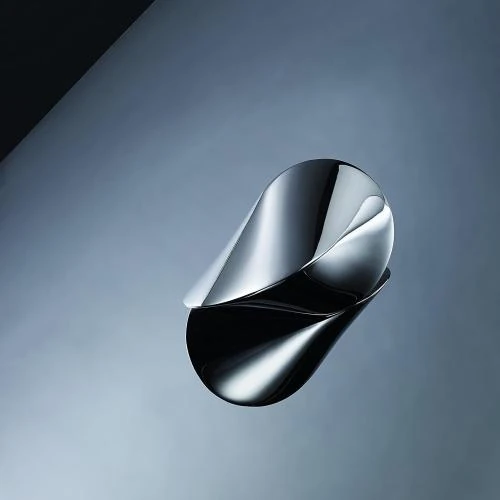 Zoom sur Sculpture Oloid Bureau Élégante, Design Mathématique Hypnotique