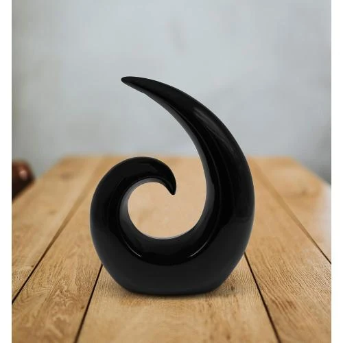 Zoom sur Sculpture céramique élégante noire, décoration moderne spirale