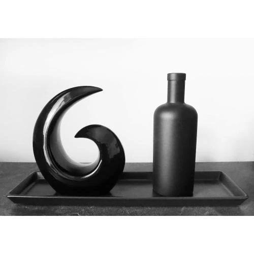 Détail de Sculpture céramique élégante noire, décoration moderne spirale