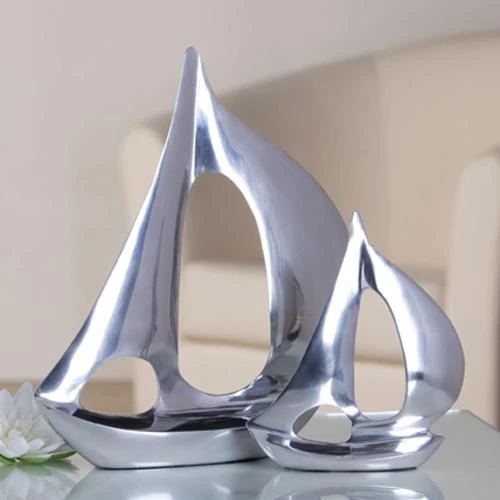 Détail de Sculpture Bateau à Voile Aluminium Poli CASABLANCA