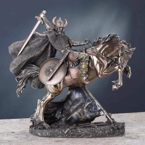 Détail de Statue Guerrier Viking Veronese Design, Sculpture Cheval
