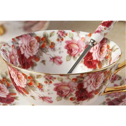 Zoom sur Tasse à thé porcelaine, soucoupe, fleurs blanches, rouges