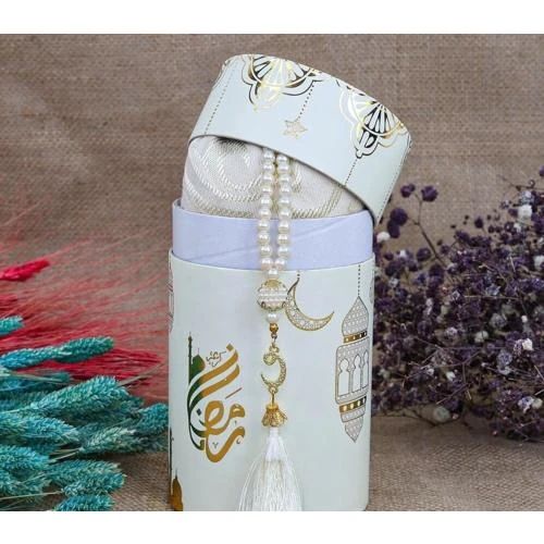 Zoom sur Coffret cadeau musulman, tapis prière, tasbih, misvak, blanc